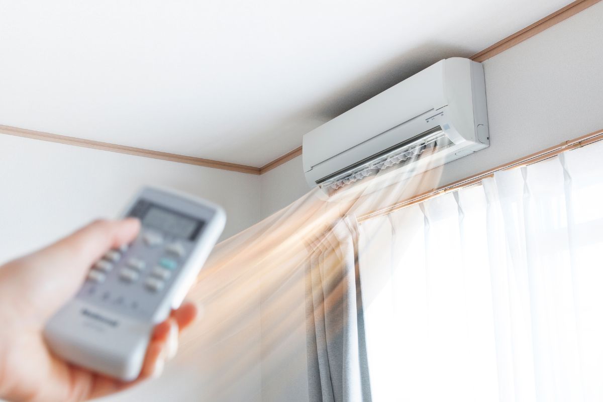 Como limpar o ar condicionado da sua casa sem chamar um profissional