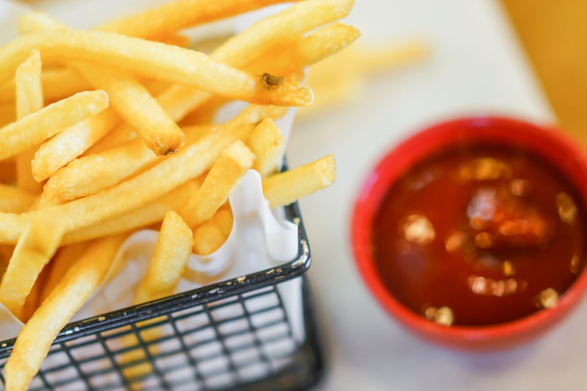 Receita de Como Fazer Batata Frita Crocante e Sequinha! Confira o segredo!  