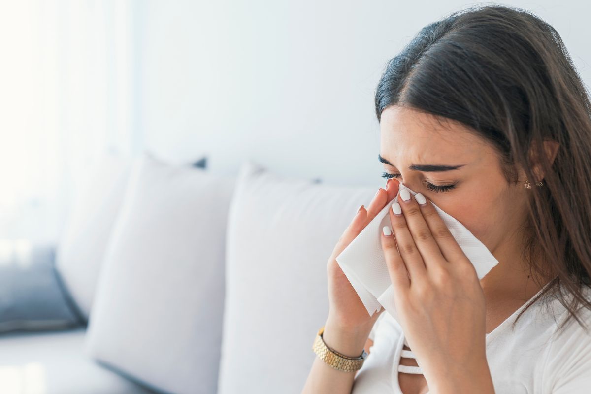 Rinite alérgica? 5 dicas de limpeza em casa para evitar crises