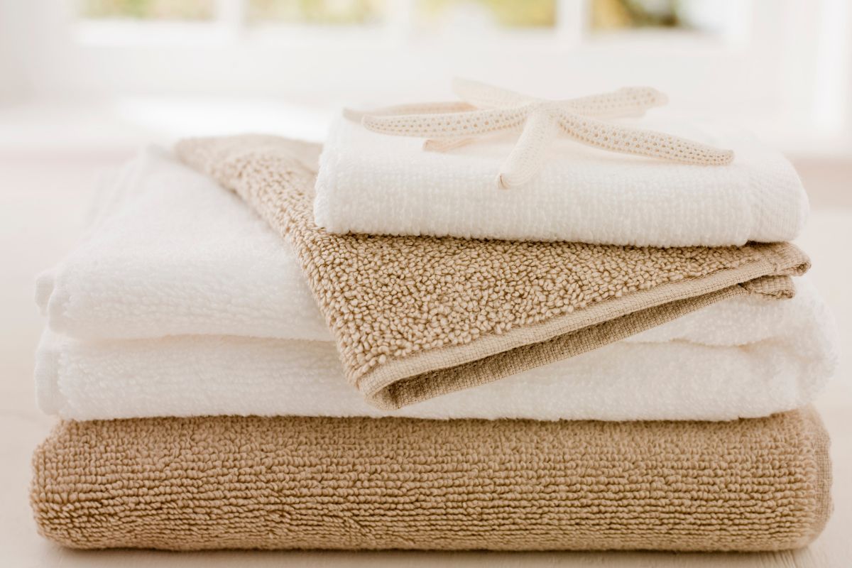 Como tirar manchas das toalhas de banho da sua casa