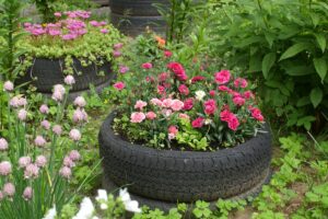 Como decorar seu jardim com recicláveis; pneu, latas, pallets e garrafas pet