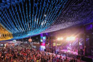 ARRAIÁ DA CAPITAL: Shows animados e enredos criativos marcam último dia de evento junino