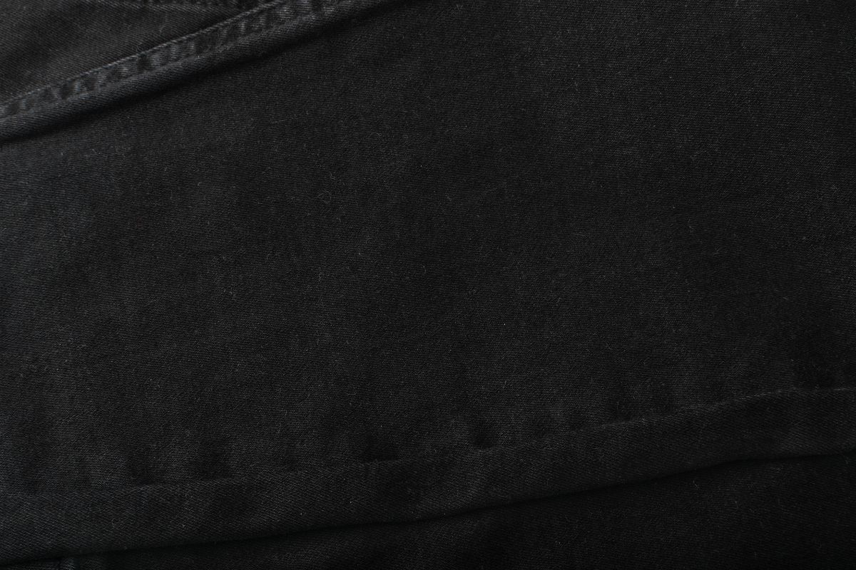 Jeans preto - Reprodução Canva