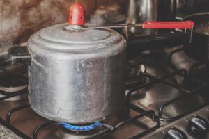 Panela de pressão explodir - Reprodução Canva