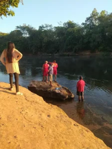 Bombeiros buscam encontrar adolescente na praia de Novo Acordo