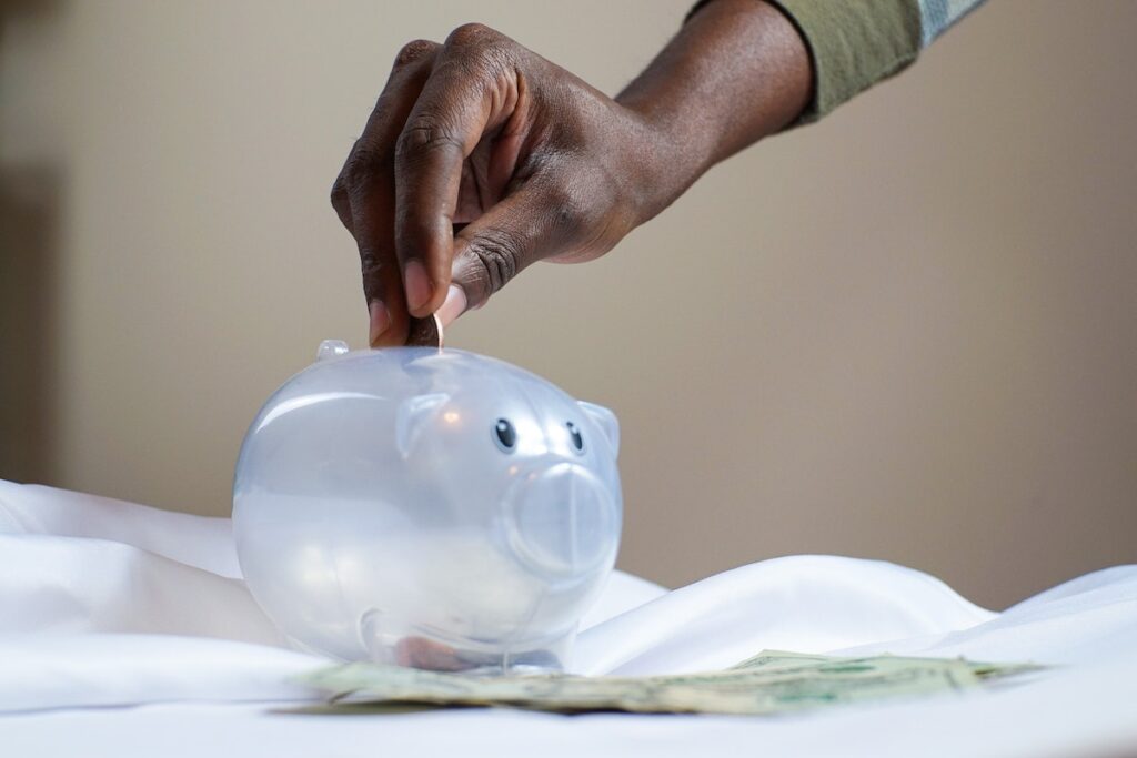 Como a educação financeira pode ajudar a poupar dinheiro?