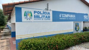 Homem é preso após tentar matar companheira a facadas no meio rua no interior do Tocantins