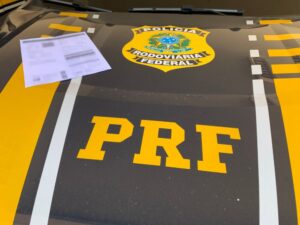 Motorista é detido na BR-153 com documento de veículo falso e versões contraditórias