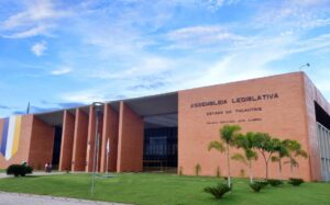 Deputados do Tocantins aprovam PEC que permite ao governador atuar remotamente durante viagens de até 15 dias