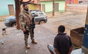 Operação da Polícia Civil combate facção criminosa e impede ocupação por grupo ligado ao tráfico no Bico do Papagaio