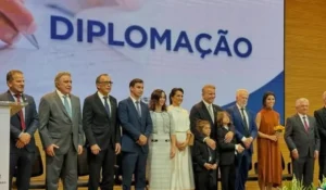 Eduardo Siqueira Campos, vice e vereadores eleitos de Palmas são diplomados em cerimônia oficial