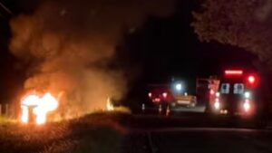 Idoso morre após carro capotar, sair da pista e pegar fogo em rodovia no sudeste do Tocantins