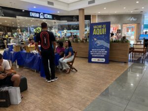 Ações de vacinação se intensificam em Palmas com atendimento em feiras e shopping neste final de semana