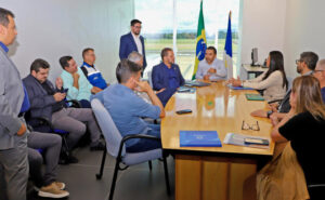 Governador do Tocantins parte para missão internacional na Suíça e participa de debates sobre economia sustentável