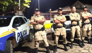 Três homens são presos por violência doméstica em diferentes bairros da mesma cidade; casos envolvem agressões, ameaças e tentativa de esganamento