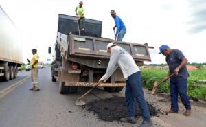 Governo do Tocantins realiza reparos em rodovias e sinaliza rotas alternativas após queda da ponte JK