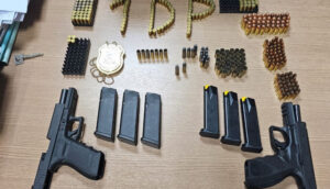 Homem é preso por posse irregular de pistolas e munições após ameaçar motorista de aplicativo em Palmas