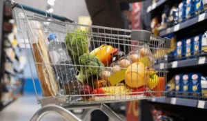 Mudança na tributação reduz impostos da cesta básica e aumenta taxas para produtos considerados prejudiciais