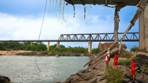 Busca por vítimas do desabamento da ponte JK é interrompida devido à abertura das comportas da Usina de Estreito