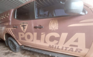 Jovem é preso com drogas, dinheiro e joias durante abordagem em ponto de tráfico