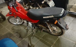 Homem é preso após furtar motocicleta e escondê-la em casa com sinais de arrombamento