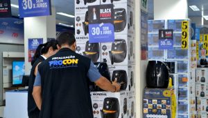 Procon Tocantins realiza ações educativas e orienta sobre direitos durante a Semana do Consumidor