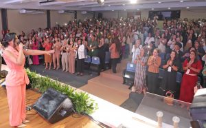 Primeira-dama Karynne Sotero lidera encontro inédito no Tocantins sobre o protagonismo feminino nas políticas públicas