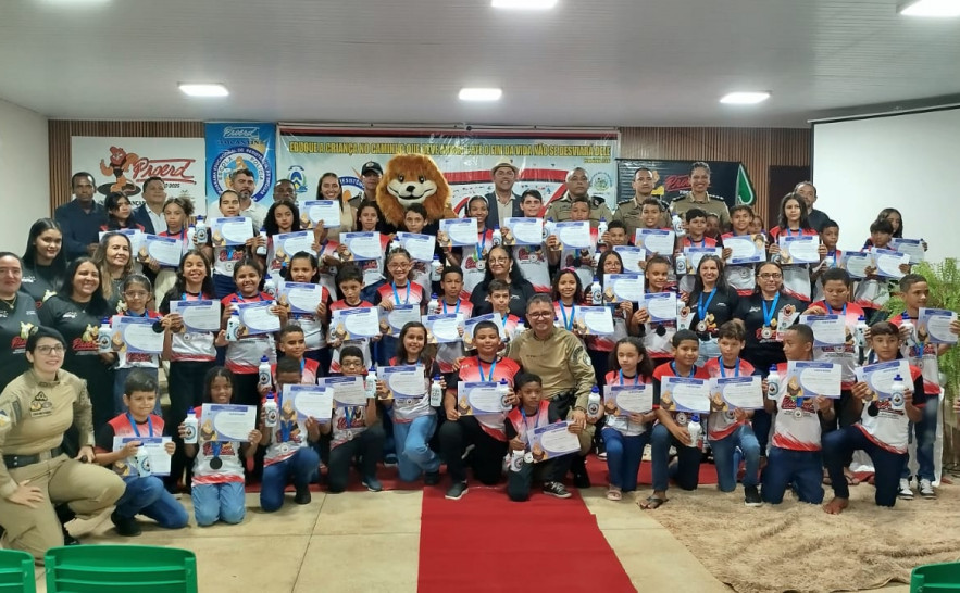 Polícia Militar certifica 158 alunos no Proerd em Palmeiras do Tocantins e Aguiarnópolis Polícia Militar certifica 158 alunos no Proerd em Palmeiras do Tocantins e Aguiarnópolis