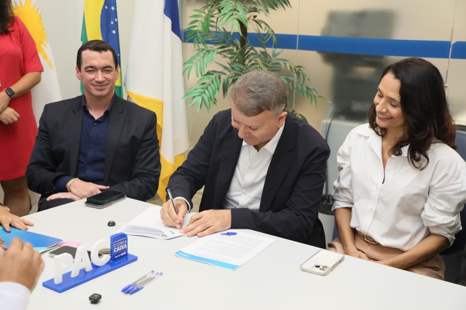 Prefeito Eduardo Siqueira assina convênio de R$ 32,2 milhões para construir 192 moradias populares