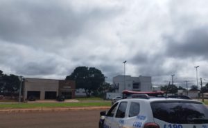 Homem com mandado por estupro de vulnerável e passagem por roubo é preso com itens ligados ao uso de drogas