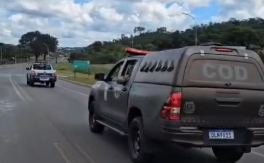 Jovens são presos com moto furtada durante patrulha na TO-050 antes mesmo de vítima notar o crime