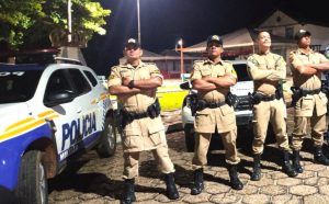Homem é preso ao voltar para casa após agredir ex-companheira na frente das filhas