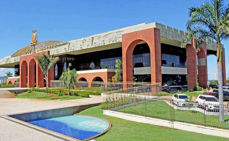 Governador decreta ponto facultativo na sexta-feira após o feriado do Dia do Trabalhador Governador decreta ponto facultativo na sexta-feira após o feriado do Dia do Trabalhador