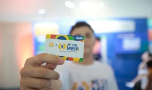 MEC faz novo pagamento do Pé-de-Meia hoje para estudantes nascidos em setembro e outubro