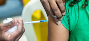 Vacinação contra gripe começa nesta segunda-feira em todo o país com foco nos grupos prioritários