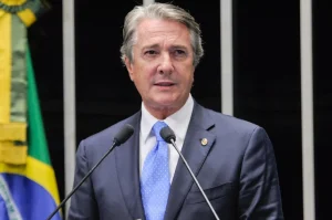 Ex-presidente Fernando Collor é preso para cumprir pena por corrupção e lavagem de dinheiro
