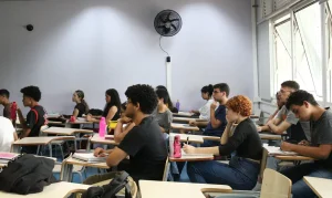 MEC abre inscrições para apoiar 130 cursinhos populares gratuitos que preparam estudantes para o Enem
