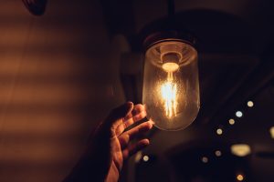 Justiça determina que Energisa leve energia elétrica para família que aguarda há 15 anos no Tocantins