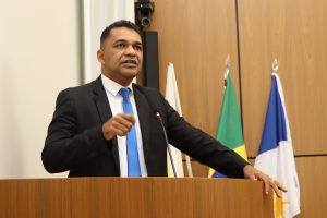 Vereador Waldson da Agesp solicita limpeza e roçagem na APM da Igreja Santa Luzia no Aureny III