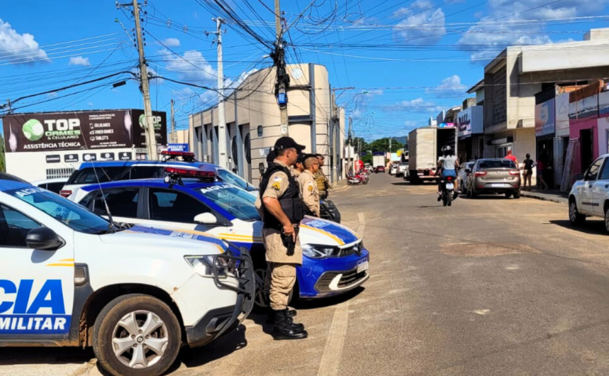 Homem ataca o próprio irmão com foice durante briga e é preso por lesão corporal