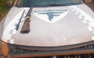 Homem é preso com espingarda artesanal e pólvora durante patrulhamento em área rural marcada por conflito entre vizinhos