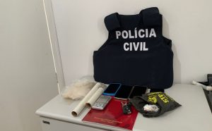 Homem suspeito de extorsão é preso ao ameaçar família da ex-companheira com pichações e carta ligada a facção