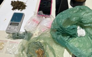 Jovem é preso no norte do Tocantins com três tipos de drogas, balança de precisão e material para embalo