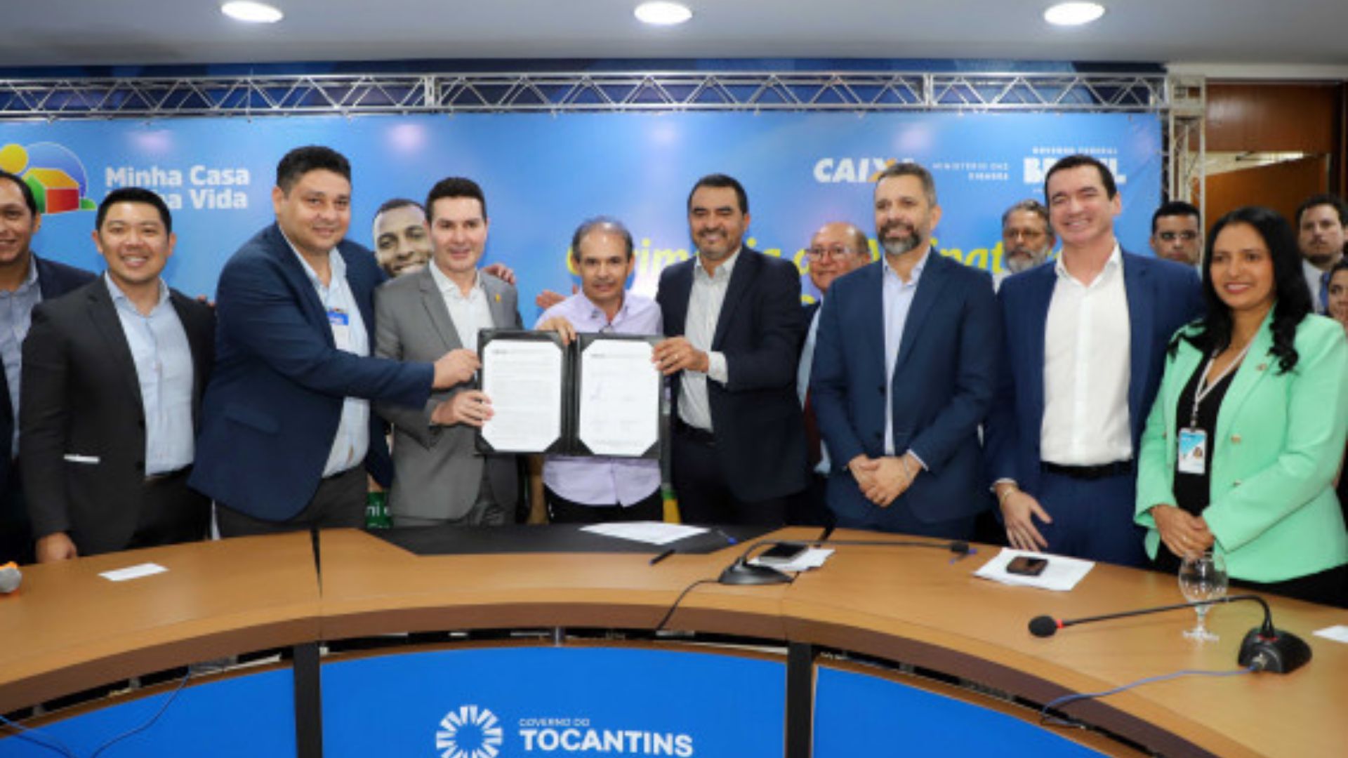 Governador Wanderlei Barbosa assina contratos para construção de quase 900 moradias em 29 cidades do Tocantins Governador Wanderlei Barbosa assina contratos para construção de quase 900 moradias em 29 cidades do Tocantins