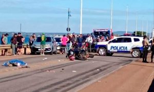 Motociclista morre após cair na pista e ser atropelado por caminhão na ponte entre Palmas e Luzimangues