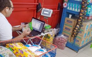 Agência confere peso de mais de 1,3 mil produtos empacotados longe do consumidor em ação no Tocantins