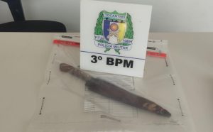 Homem com histórico de crimes é preso após esfaquear rival no peito e na cabeça durante briga por ciúmes