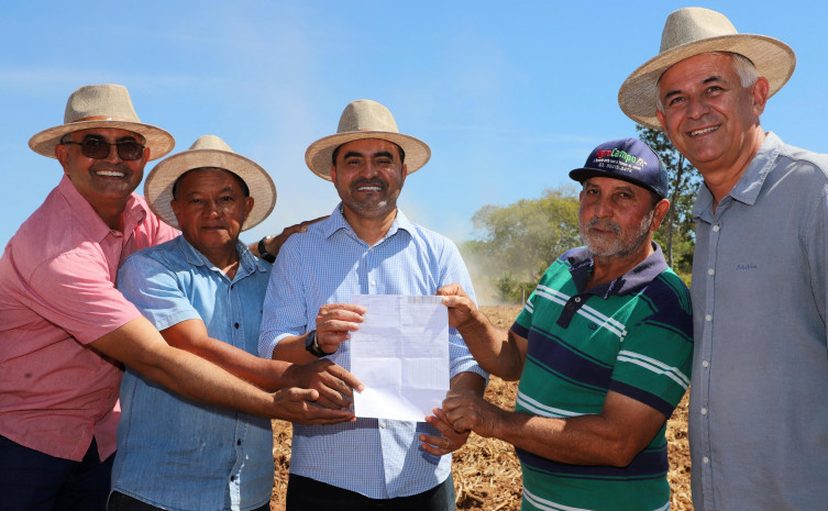 Governo inicia entrega de calcário para pequenos produtores rurais e promete melhorar produção no Tocantins
