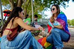 Parada LGBTQIA+ reúne manifestações culturais e reforça defesa de direitos com participação da Defensoria Pública