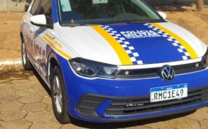 Mulher é presa suspeita de tentar matar homem com faca e jogar bebê em bueiro durante briga